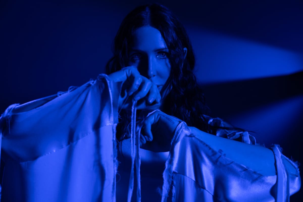 Chelsea Wolfe - Tunnel Lights [Video]