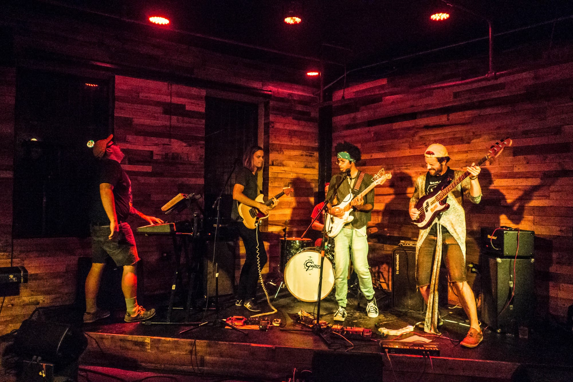 [PHOTOS] The Landmarks Play a Lively Show at Pine Box Rock Shop